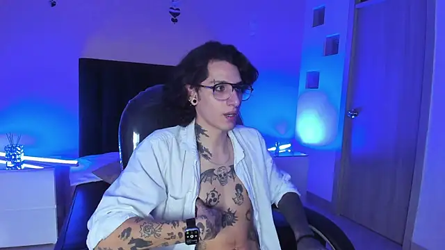 Vergil_Noir_ Show in webcam