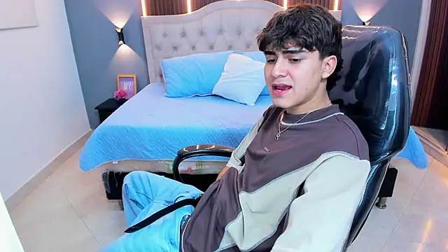 Tommy18__'s Live XXX Chat