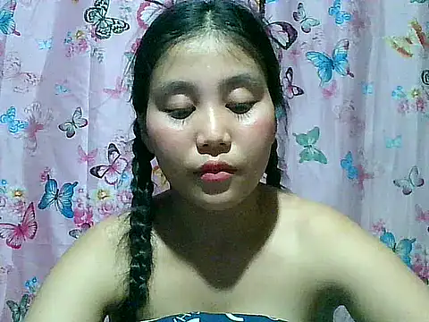 Show modela SexyAsianPussy4u na web-kameri