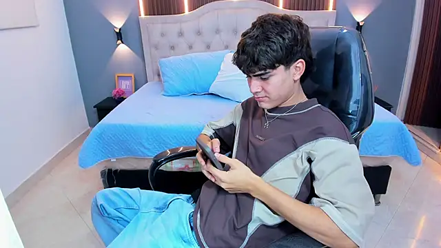 Czat XXX na żywo – Tommy18__