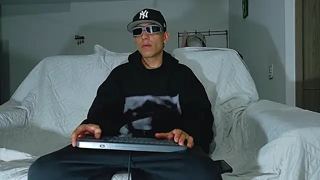 Party_Straight élő XXX-chatje