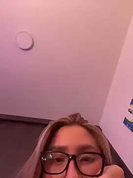 XXX chat uživo modela MoraInFire