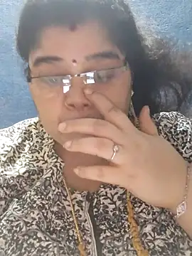 XXX chat uživo modela tamilthanushri