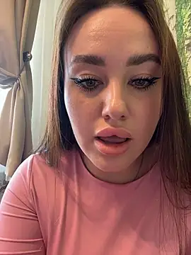 KiraSunshine Chat XXX in diretta