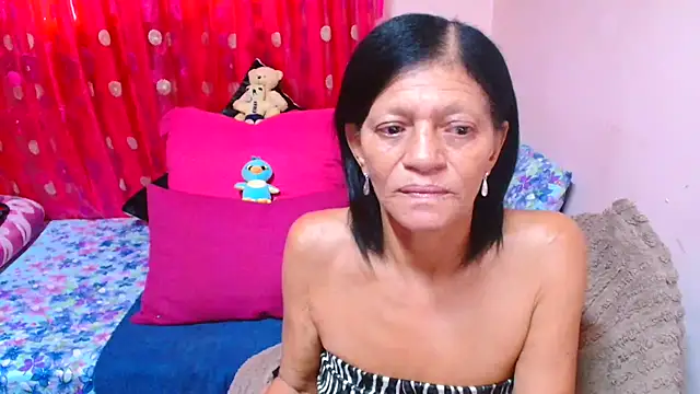 SLUTTYROXYn Live XXX chat