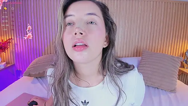 Chatroom XXX en direct de MiaBrokss_