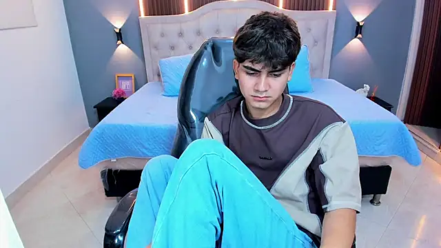 Tommy18__ 即時 XXX 聊天