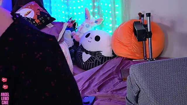 Angel-Lewd-Cake – Live XXX-chat