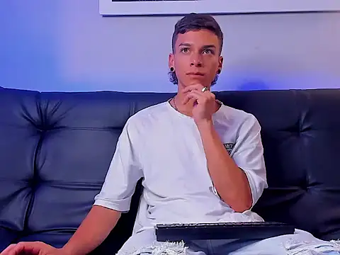 Noahh_Saky 在線直播表演