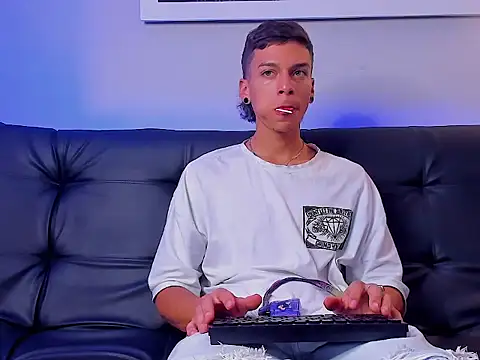 Noahh_Sakyのウェブカメラショー