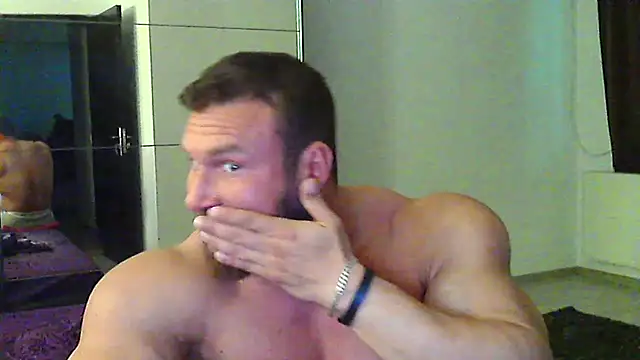 muscularkevin Show in webcam