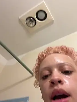 jojosbizarrelyf's Webcam Show