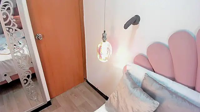 SabrinaVantress' Live XXX Chat