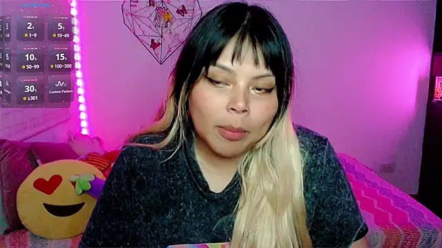 Chat XXX en directo de EllieMoonX