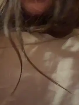 Elinatiranda élő XXX-chatje