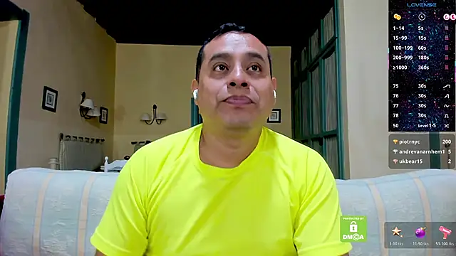 brad_latino Show Webcam