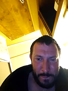 UncutHammer69 Show in webcam