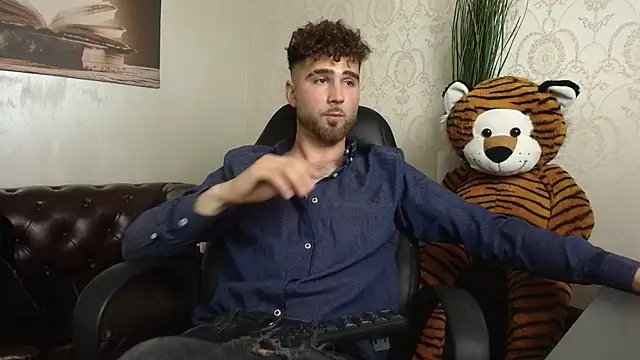 KyloEast Webcam Show