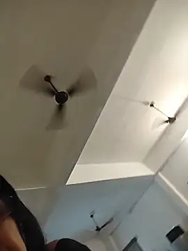 NakedMILFx Adlı Modelin Canlı XXX Sohbeti