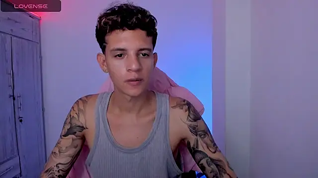 tylernova's Live XXX Chat