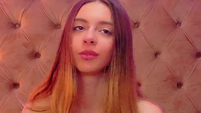 CoraVex's Live XXX Chat