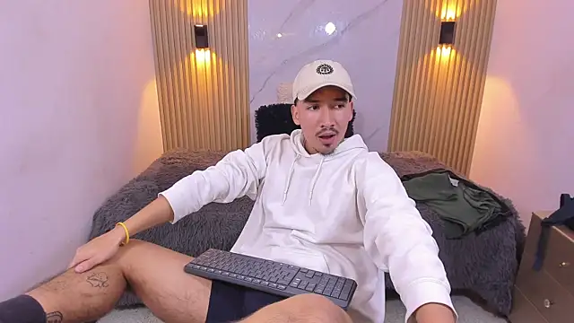 Show modela Iam_OttoAndrew na web-kameri