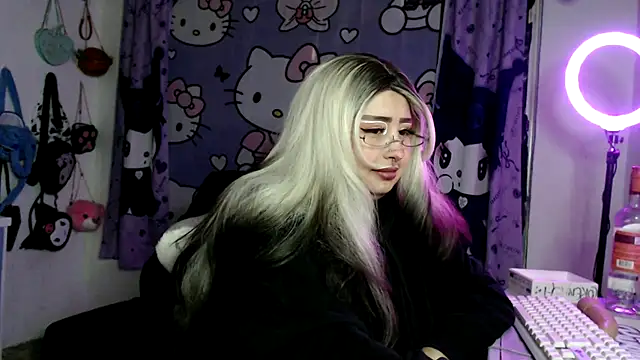 lussyevans24 élő XXX-chatje