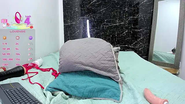 PamelaAnderson_2 Live XXX Chat