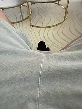 tony3729: διαδικτυακό σόου στην κάμερα