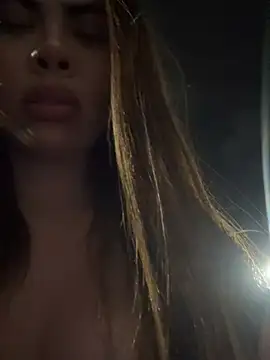 lindaandtony: διαδικτυακό σόου στην κάμερα