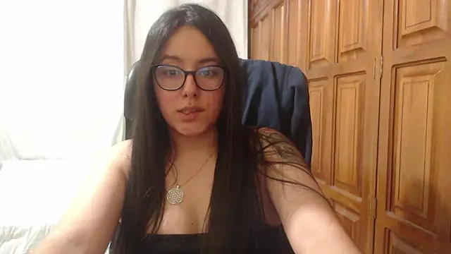 Venus_cat_ live XXX chat