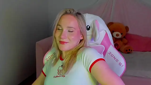 ElaraVoltage's Live XXX Chat