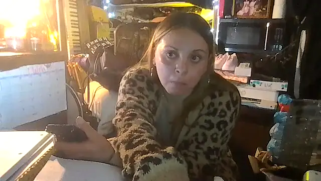 ShysluutGia: онлайн-секс-чат