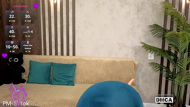 Holl1Would Live XXX-chat