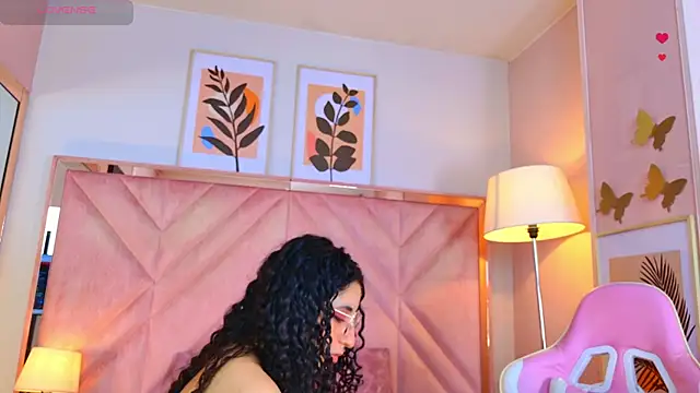 DemiJones_ Adlı Modelin Canlı XXX Sohbeti