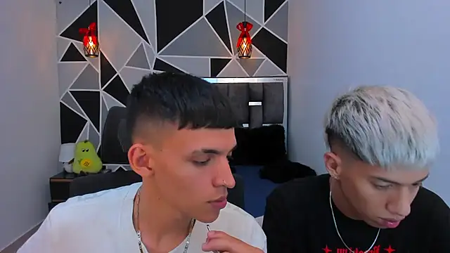 Chat +18 de Juan_Nd_Steven ao vivo