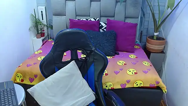 evelin_zaens' Live XXX Chat