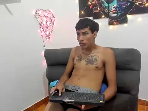 axeel-king: διαδικτυακό σόου στην κάμερα