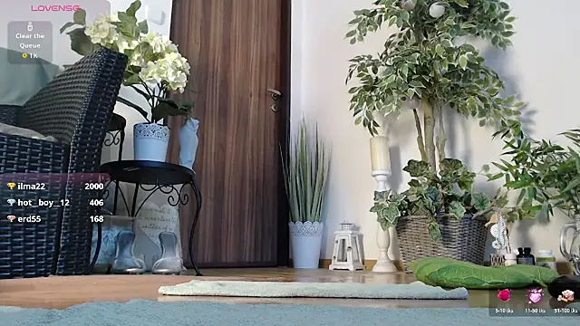 Squirtmania's Live XXX Chat