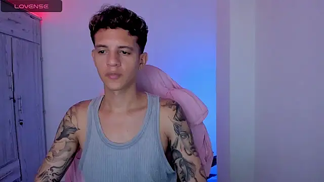 tylernovaのウェブカメラショー