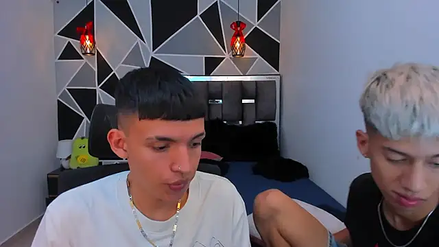 Juan_Nd_Steven's Live XXX Chat