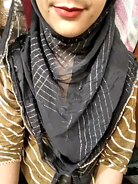 Indian-Aleena Adlı Modelin Canlı XXX Sohbeti