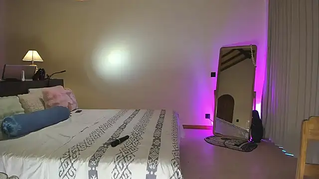 Chat XXX en directo de holy_khloe