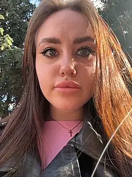 Chatroom XXX en direct de KiraSunshine