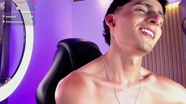 MateoMitchell Adlı Modelin Web Kamerası Şovu