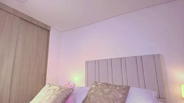 Anna-Lynn Obrolan Langsung XXX