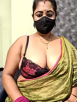 Poly_bhabi: διαδικτυακό σόου στην κάμερα