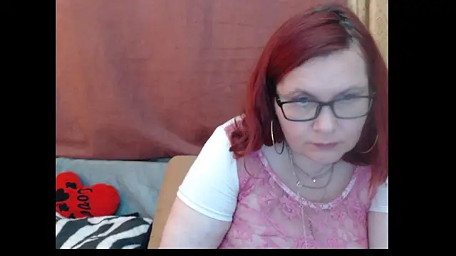 PlayfullMature's Live XXX Chat