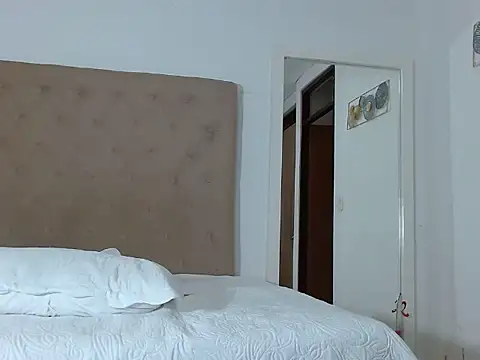 Вебкам-шоу chikihottt