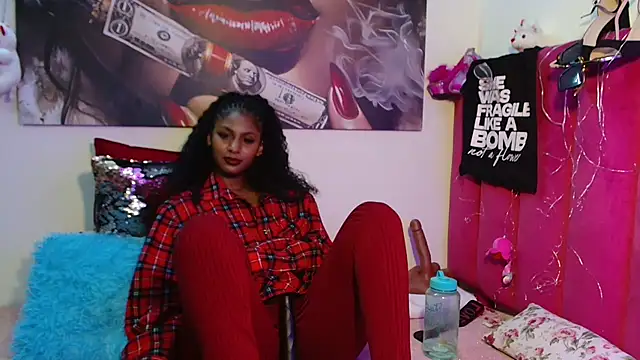 Moreish-06 Adlı Modelin Web Kamerası Şovu